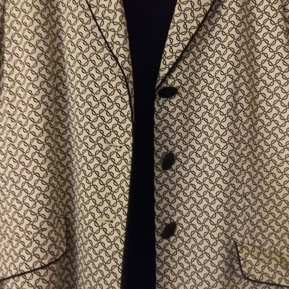 2 piece suit - Picture 3 of 4